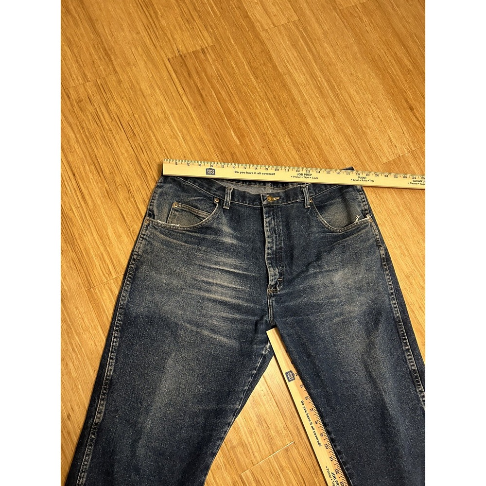 Men's classic Wrangler Rugged Wear jeans naturally distressed 40 workwear cowboy - Picture 3 of 15